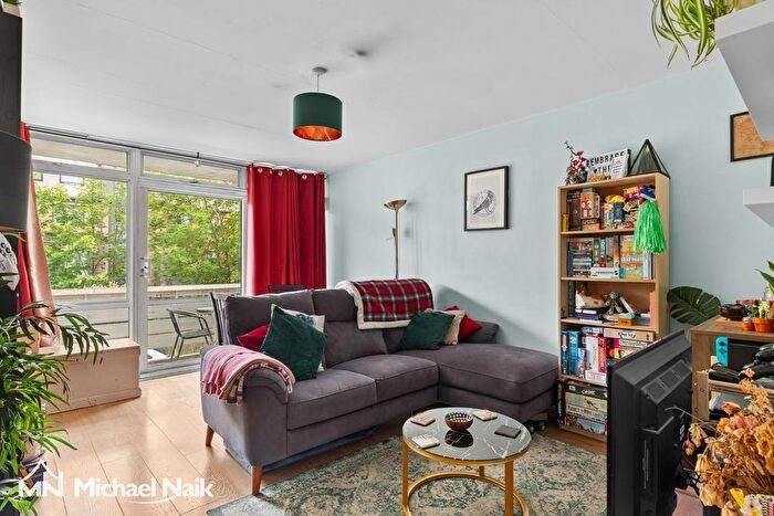 2 Bedroom Flat To Rent In Arbor Court, N16