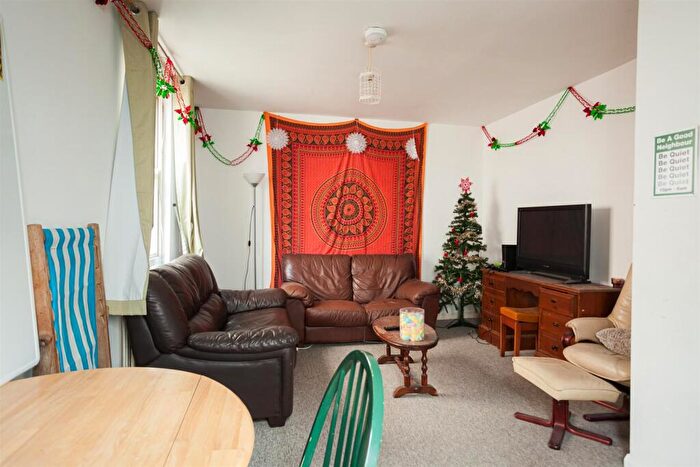 6 Bedroom End Of Terrace House For Sale In Cross Street, Hove, BN3