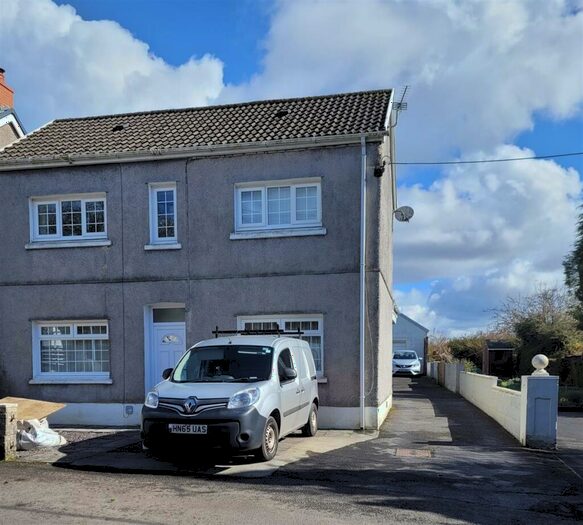 3 Bedroom Detached House For Sale In Pantyblodau Road, Blaenau, Ammanford, SA18