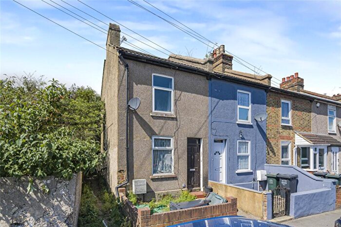 3 Bedroom End Of Terrace House For Sale In Milestone Road, Dartford, Kent, DA2