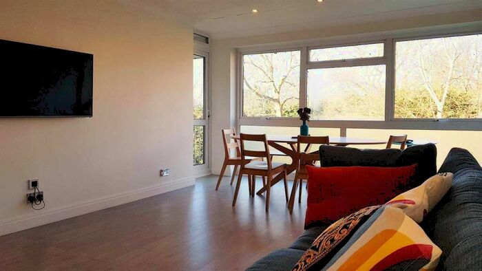 2 Bedroom Apartment To Rent In Bed Flat, Bickley Court, Stanmore, HA7