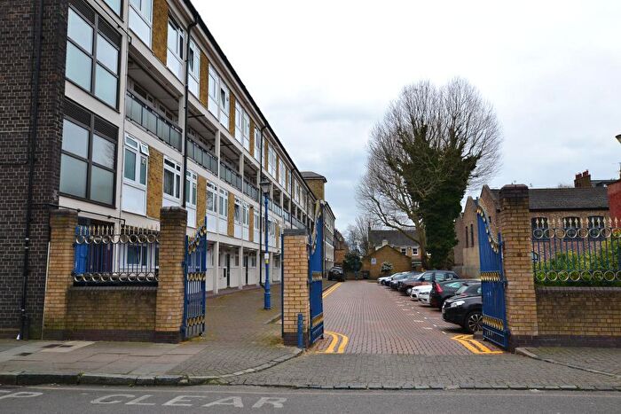 4 Bedroom Maisonette To Rent In Mile End Road, London, E3