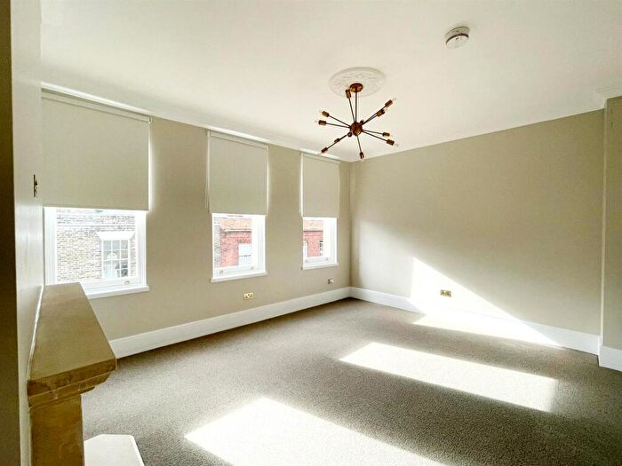 Studio To Rent In High Street, Rochester, ME1