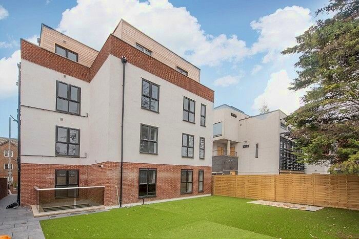 3 Bedroom Flat To Rent In Cromwell Road, Kingston Upon Thames, KT2