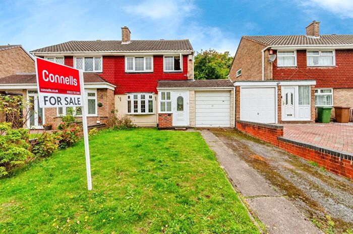 3 Bedroom Semi-Detached House For Sale In Parkview Crescent, Walsall, WS2