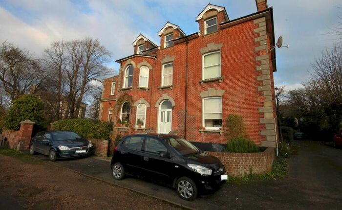 2 Bedroom Flat To Rent In Elm Grove Road, Salisbury, SP1
