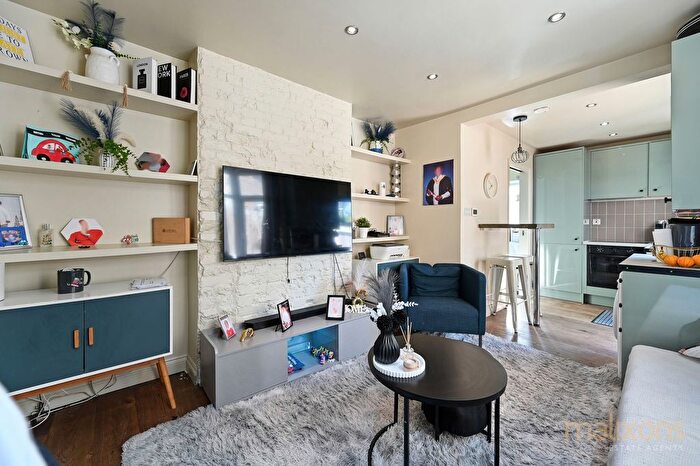 2 Bedroom Maisonette For Sale In Gillett Road, Thornton Heath, CR7