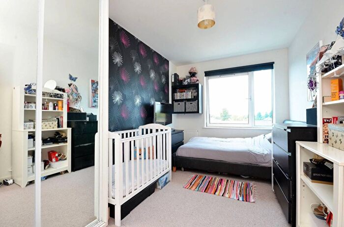 2 Bedroom Flat For Sale In Union Lane, Isleworth, TW7