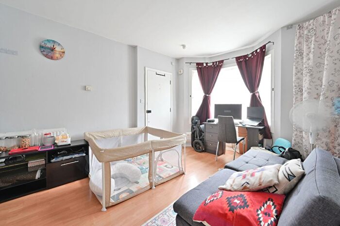 1 Bedroom Flat To Rent In Bakery Mews, Watford, WD18