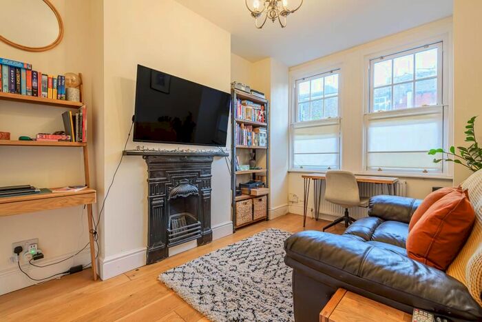 2 Bedroom Flat To Rent In Darell Road, Richmond, TW9