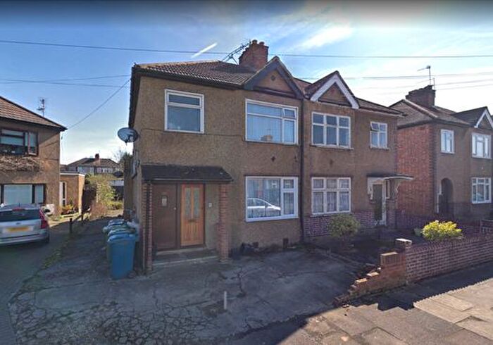 1 Bedroom Flat For Sale In View Close, Harrow, HA1