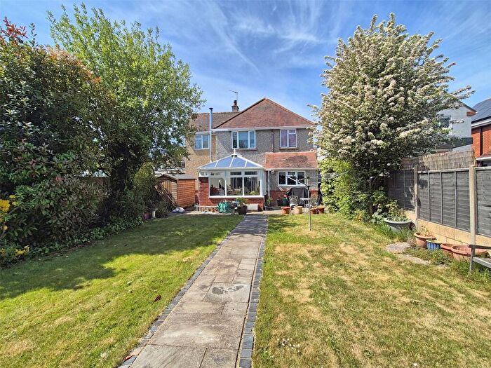 4 Bedroom Detached House For Sale In Albert Road, New Milton, Hampshire, BH25