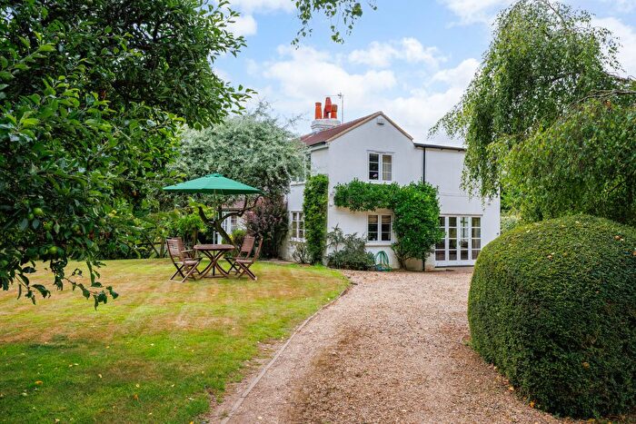 4 Bedroom Detached House For Sale In North End, Henley-On-Thames, RG9
