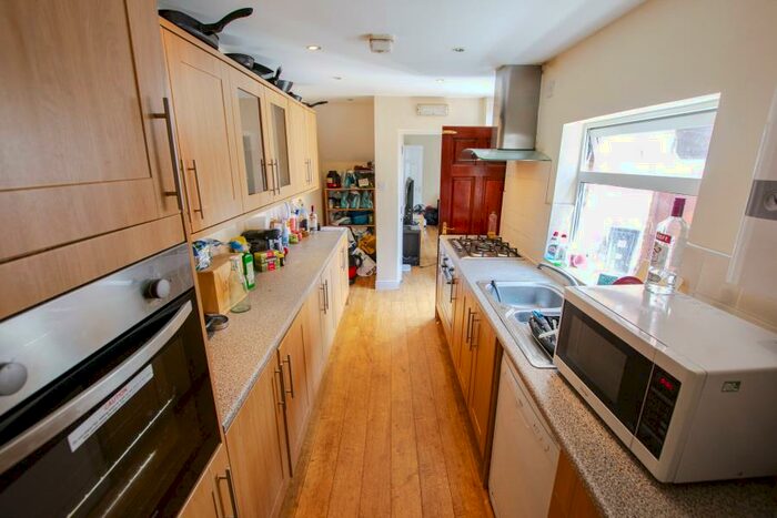 8 Bedroom Terraced House To Rent In Heeley Road, Birmingham, West Midlands, B29