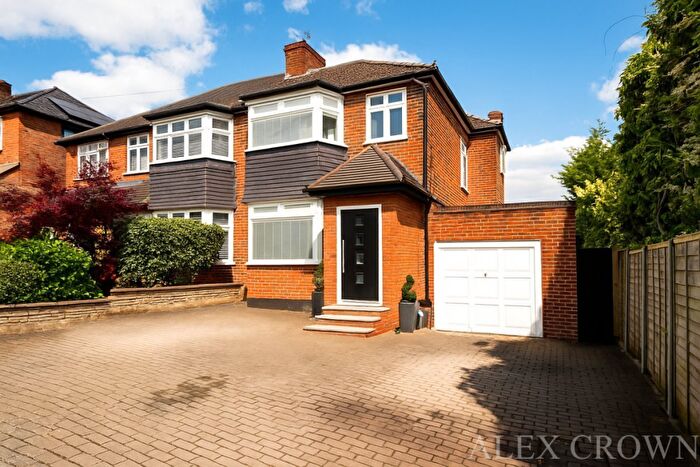 3 Bedroom Semi Detached House For Sale In Curthwaite Gardens, Oakwood, EN2