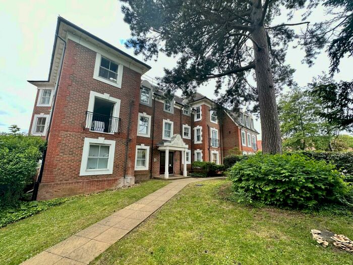 2 Bedroom Apartment To Rent In Devonshire House, Woodside Avenue, N12