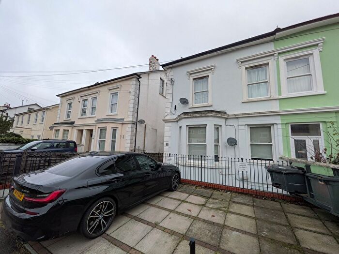 2 Bedroom Flat To Rent In Gloucester Road, Redhill, RH1