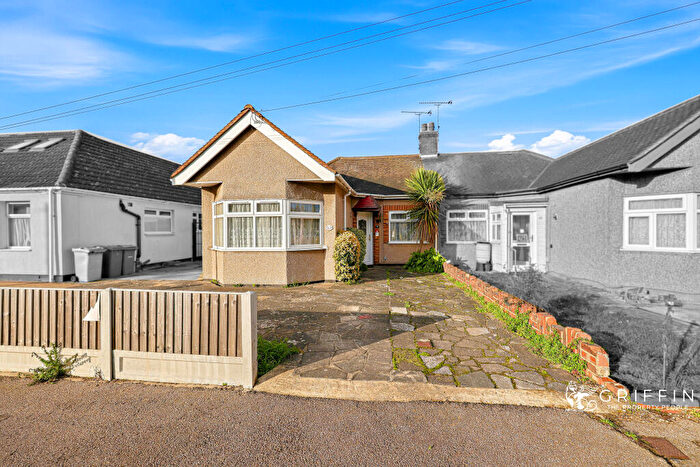 2 Bedroom Bungalow For Sale In Laird Avenue, Grays, RM16