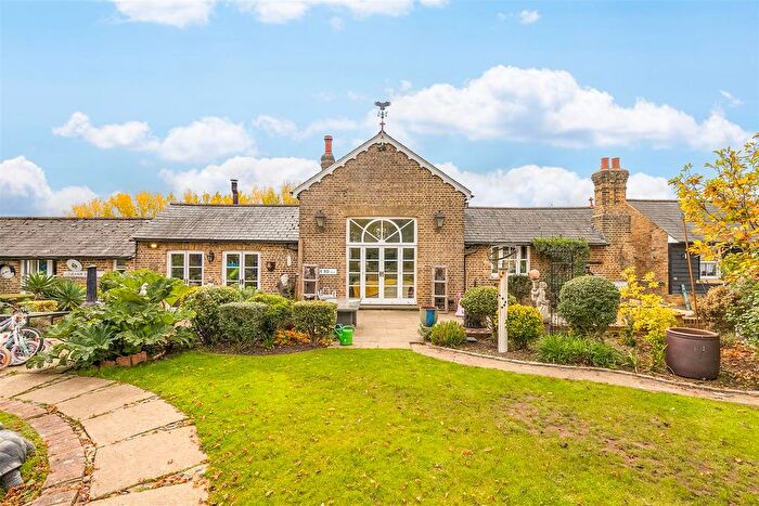 5 Bedroom Detached House For Sale In White Stubbs Lane, Broxbourne, EN10