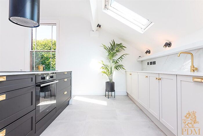 2 Bedroom Flat To Rent In Magdala Road, Nottingham, NG3