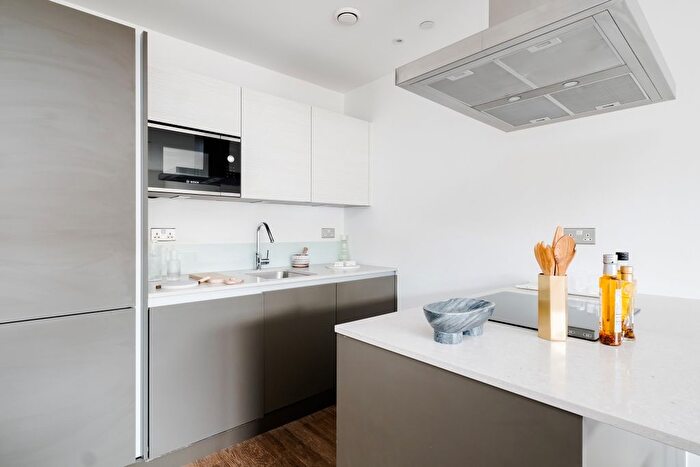 1 Bedroom Flat To Rent In Vanguard Way, Walthamstow, London, E17