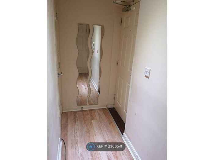 2 Bedroom Flat To Rent In Brunel Crescent, Swindon, SN2