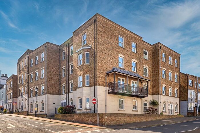 2 Bedroom Flat For Sale In Addington Street, Ramsgate, CT11