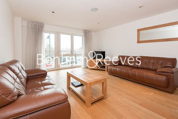 2 Bedroom Flat To Rent In Kew Bridge Road, Brentford, TW8