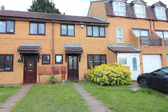 3 Bedroom Terraced House For Sale In Marsom Grove, Barton Hills, Luton, LU3