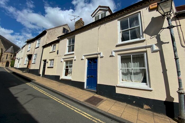 2 Bedroom Terraced House To Rent In Well Street, Buckingham, MK18