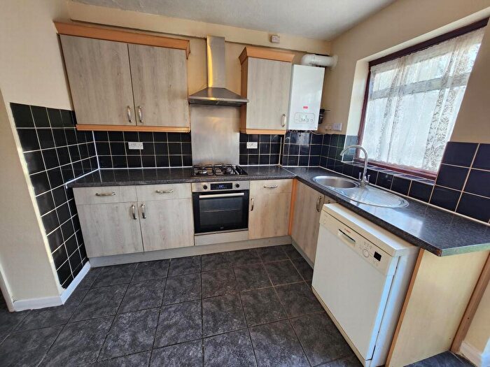 4 Bedroom House To Rent In Kingston Road, Ilford, IG1