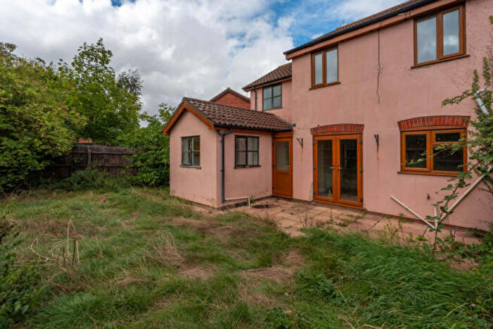 4 Bedroom Semi-Detached House For Sale In Tudor Close, IP13