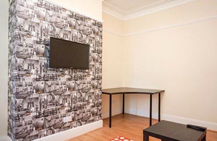 3 Bedroom House To Rent In Cardigan Lane, Leeds, LS6