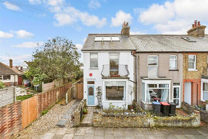 4 Bedroom End Of Terrace House For Sale In York Terrace, Birchington, Kent, CT7