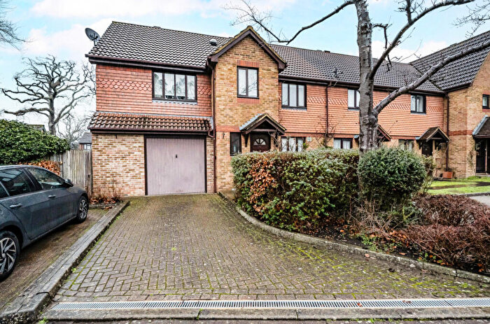 4 Bedroom End Of Terrace House For Sale In Martinsyde, Woking, Surrey, GU22