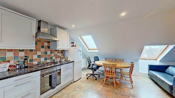 2 Bedroom Flat For Sale In Dagnan Road Clapham South London, SW12