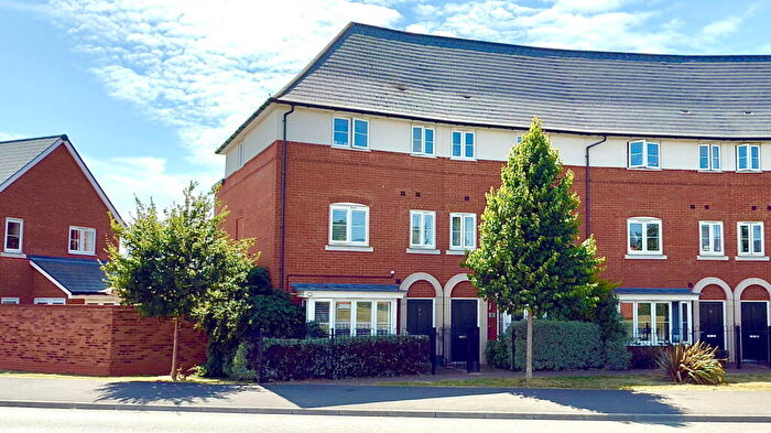 4 Bedroom Town House For Sale In Village Road, Wouldham, Rochester, ME1