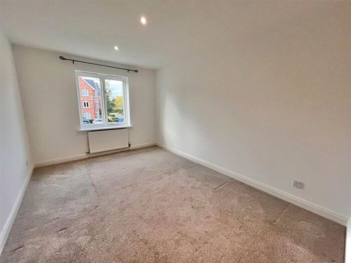 2 Bedroom Flat For Sale In Eton Drive, Cheadle, SK8