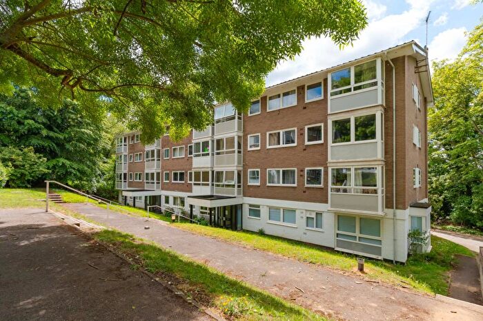 2 Bedroom Flat For Sale In Southfield Park, Oxford, OX4