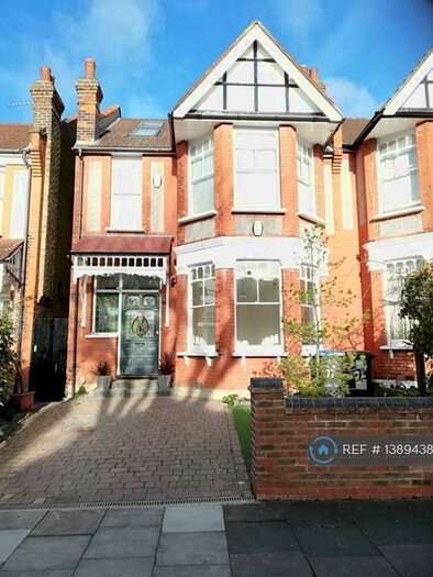 2 Bedroom Flat To Rent In Conway Road, London, N14