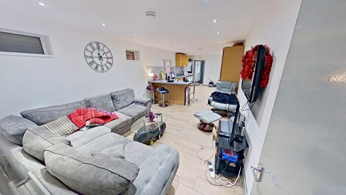 6 Bedroom House To Rent In Heeley Road, Selly Oak, Birmingham, B29