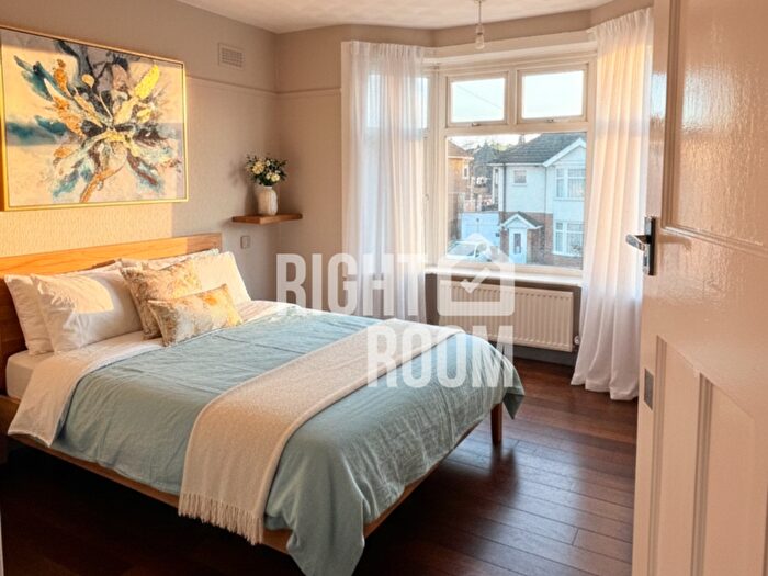 3 Bedroom Detached House To Rent In Three Bedroom House, Maybush Road, SO16