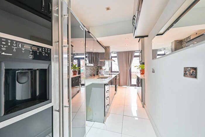 4 Bedroom Semi-Detached House To Rent In Burns Road, Alperton, Wembley, HA0