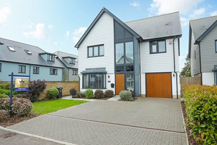 4 Bedroom Detached House For Sale In South Cliff Place, Broadstairs, Kent, CT10