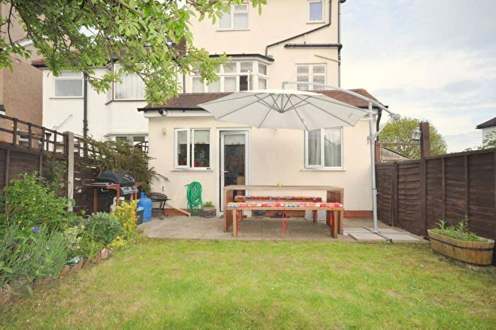 2 Bedroom Maisonette To Rent In Radlett Road, Watford, WD24