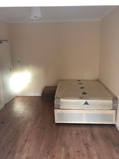 5 Bedroom Terraced House To Rent In Babington Road, Hendon, NW4