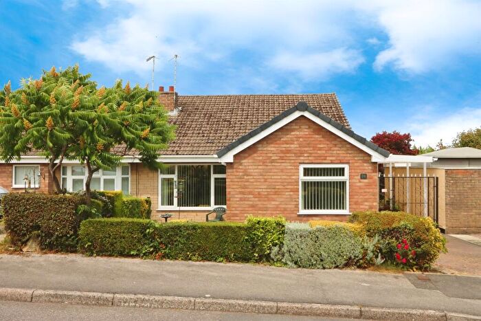 2 Bedroom Semi-Detached Bungalow For Sale In Bamford Road, Inkersall, Chesterfield, S43