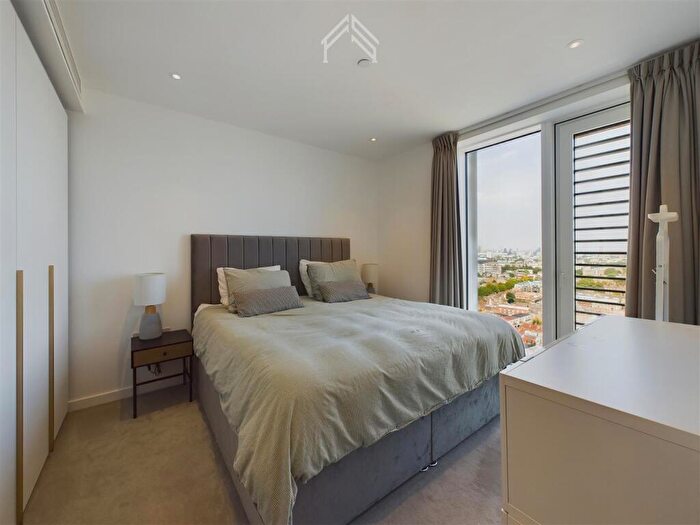 2 Bedroom Apartment To Rent In Bouchon Point, London, E1