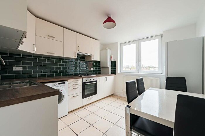 3 Bedroom Flat To Rent In Tiverton Road, Harringay, London, N15