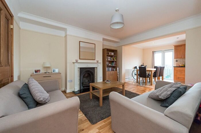 4 Bedroom Terraced House To Rent In Norbury Hill, London, SW16